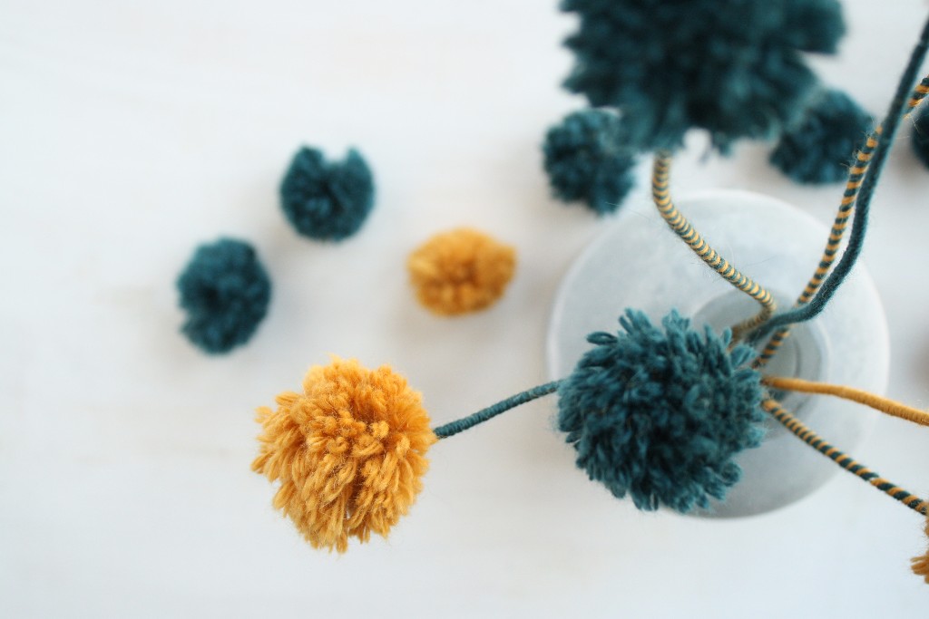 Boho Deko selber machen | Blumen aus Pompons das perfekte Sommer DIY | Kati make it