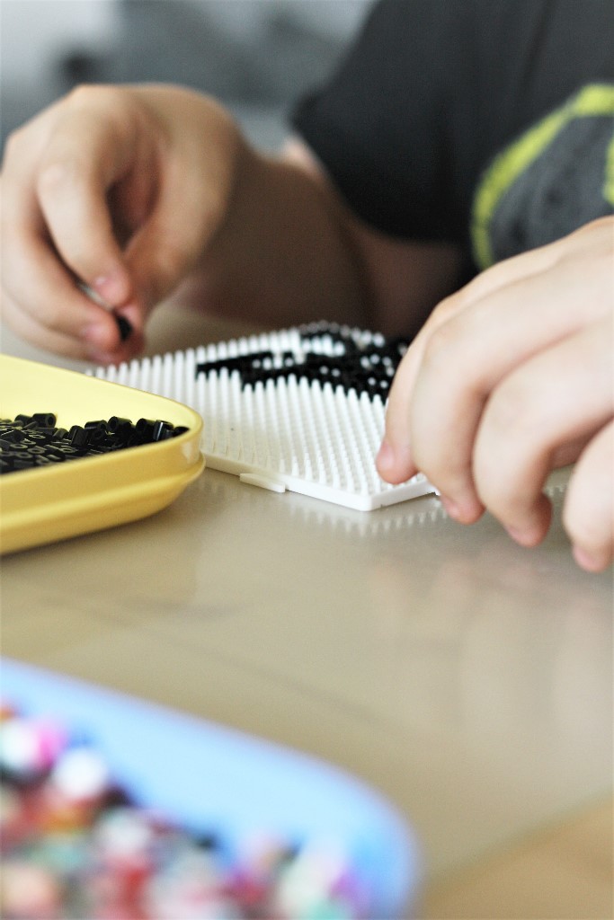 Kinderbeschäftigung DIY-Ideen für Bügelperlen-Bilder "Just bead it" | Kati make it