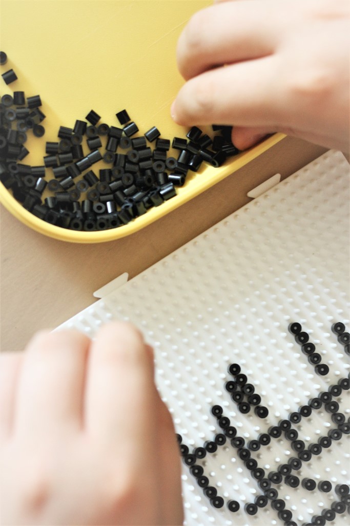 Kinderbeschäftigung DIY-Ideen für Bügelperlen-Bilder "Just bead it" | Kati make it