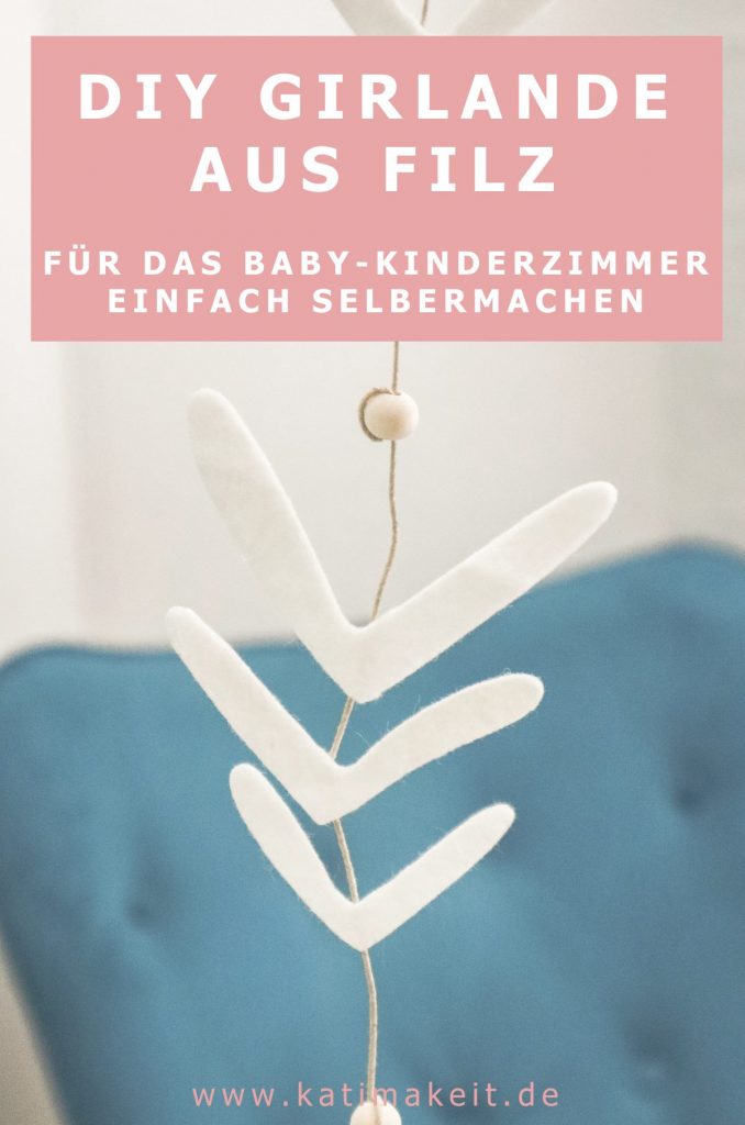 DIY-Girlande aus Filz ohne Nähen einfach selber machen. Schlichte und zeitlose Deko-Idee für das Baby- Kinderzimmer von - Kati Make It