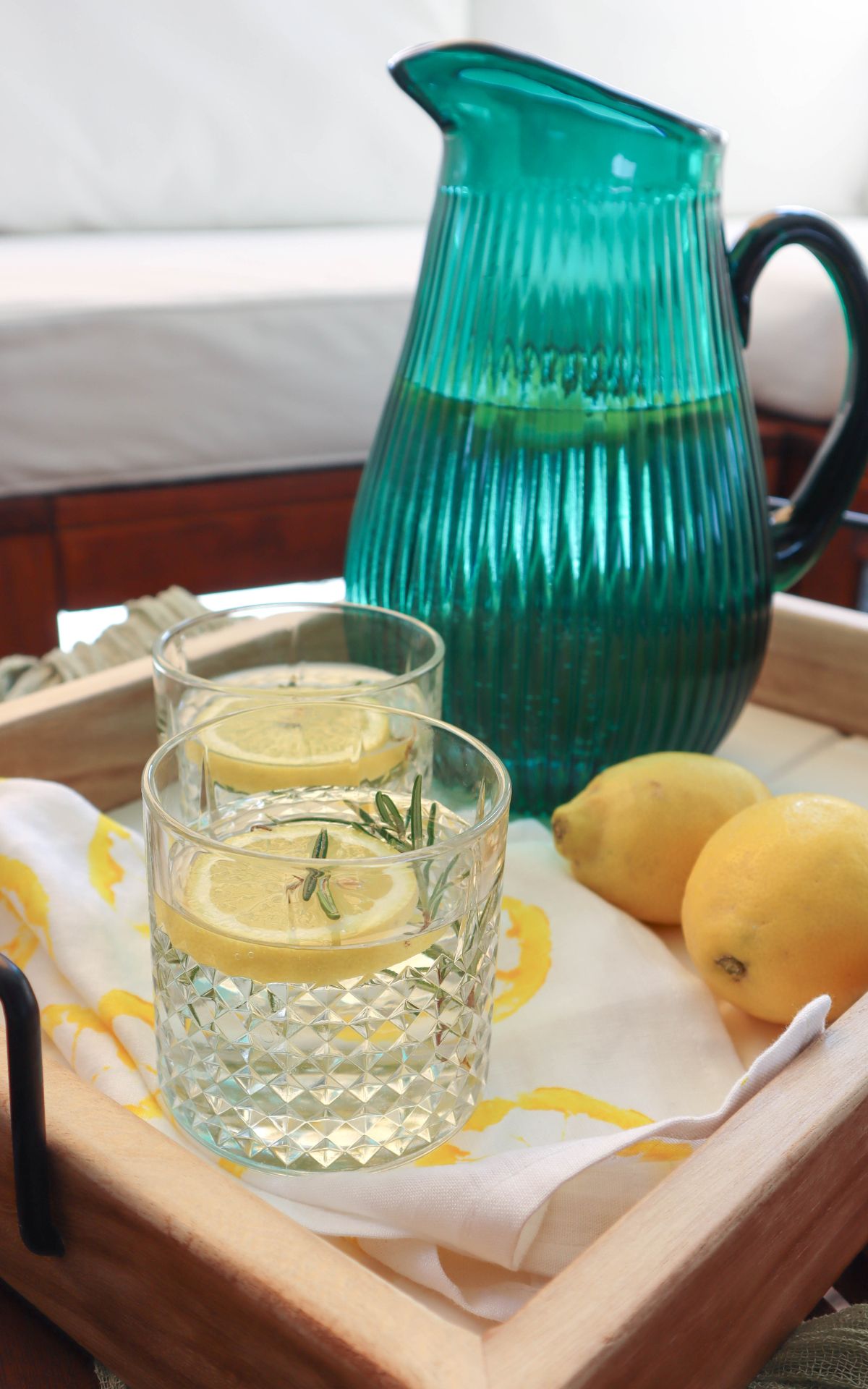 Zitronen-Limonade selber machen - Erfrischendes Sommer-Rezept