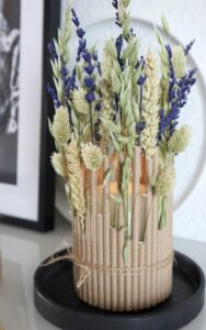 DIY Windlicht mit Trockenblumen und Strohhalmen – bekannt aus SWR | Kati Make It!