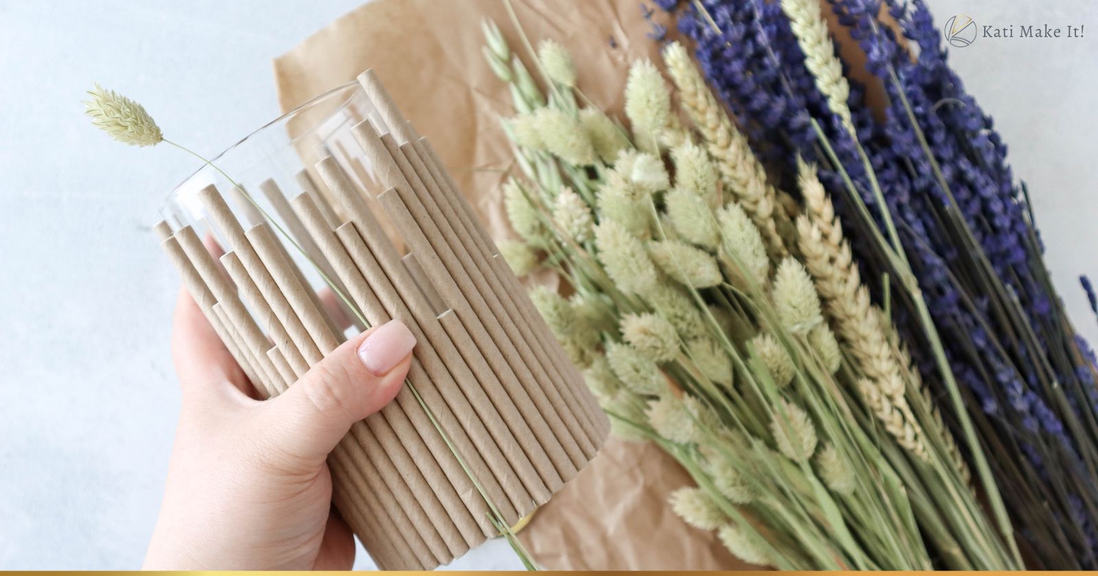 Vom Papier-Strohhalm zum magischen DIY Windlicht mit Trockenblumen! ► Finde hier die einfache Schritt-für-Schritt-Anleitung für die kreative Sommerdeko | DIY Windlicht mit Trockenblumen und Strohhalmen – bekannt aus SWR Kaffee oder Tee