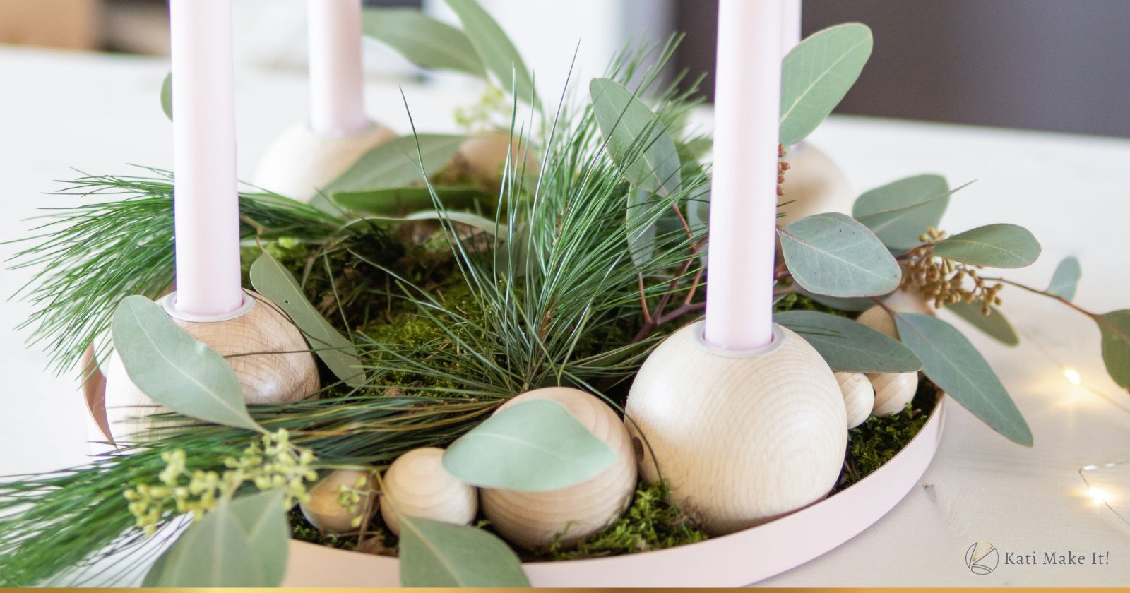 Adventskranz basteln leicht gemacht! Bei diesem skandinavischen Adventskranz aus Holz trifft Minimalismus auf Weihnachtszauber und bringt schlichte Besinnlichkeit in deine vier Wände. | Mein DIY Adventskranz bekannt aus SWR Kaffee oder Tee